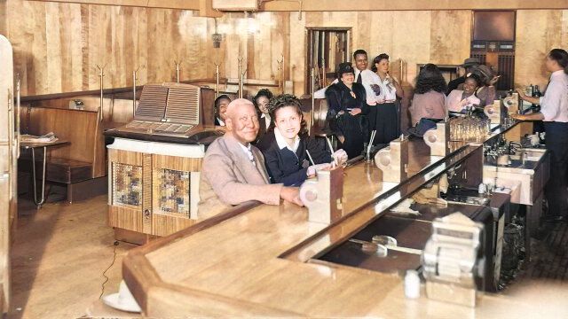 Bar with Aireon 1200A Airliner Super Deluxe and Packard Butler wallboxes