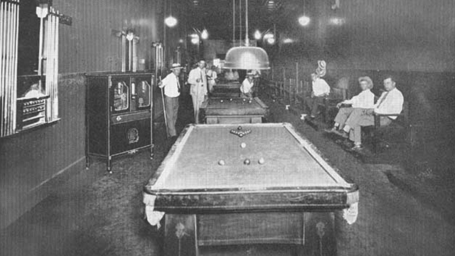 Mills Hi-Boy at Recreation Billiard Parlor, Meridian, MS